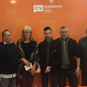 Ciudadanos (C’s) Jaén se interesa por la situación de la asociación de vecinos, Vistas al Castillo